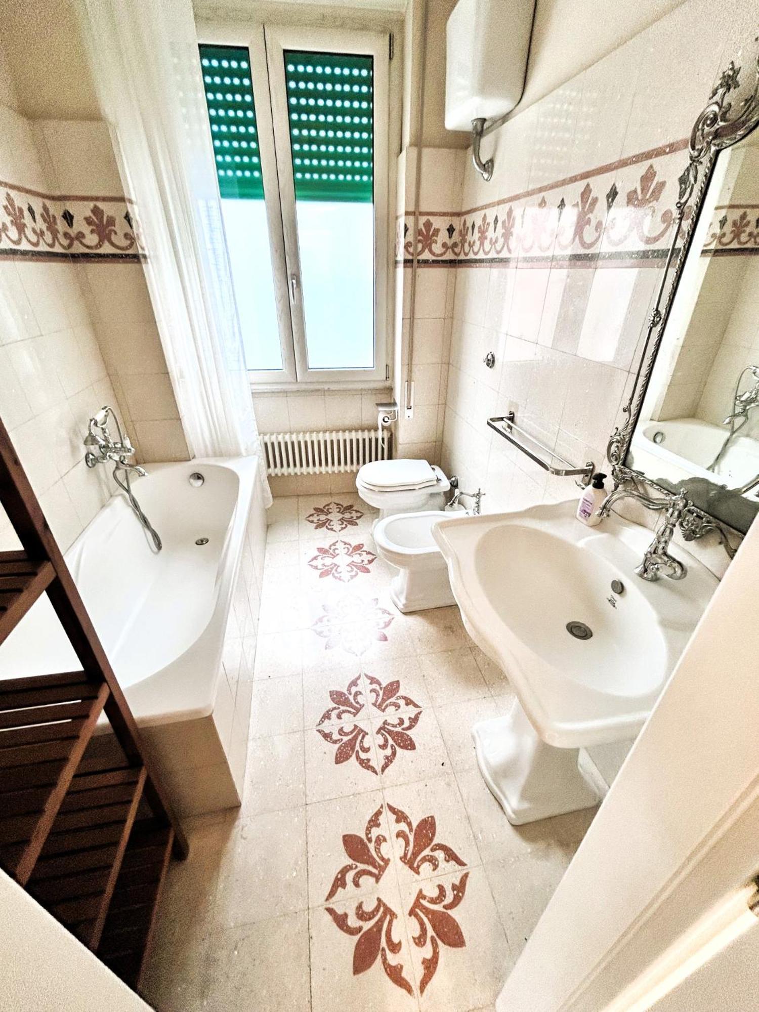 Realty Company Vittoria Apartment